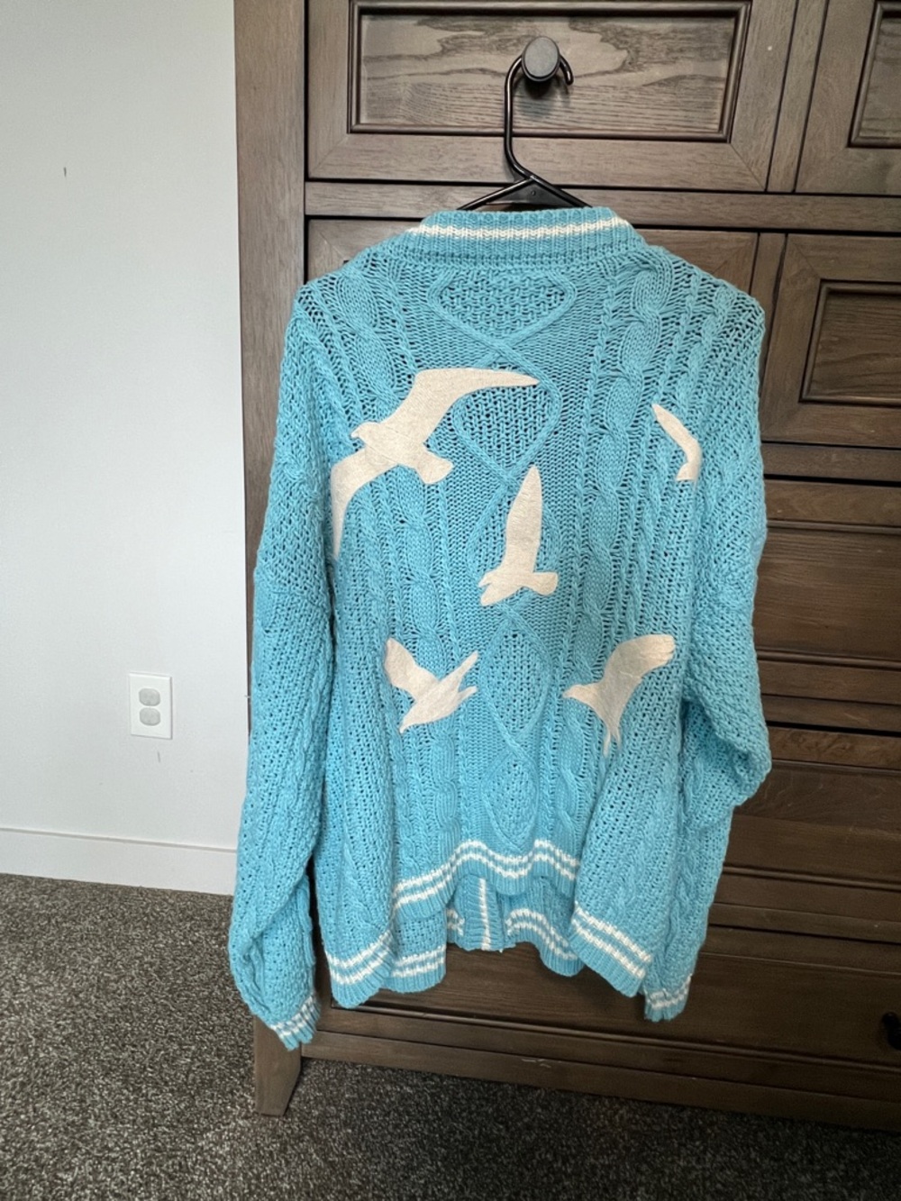 Taylor Swift 1989 TV cardigan - Picture 2 of 4